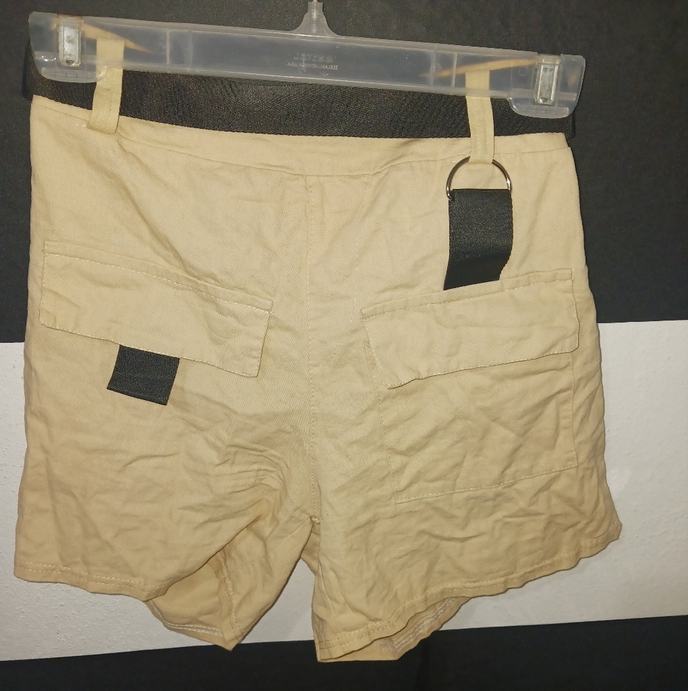 Women Beige cargo elastic shorts - Picture 9 of 10